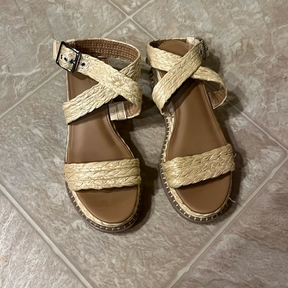 Universal Thread wedge sandal